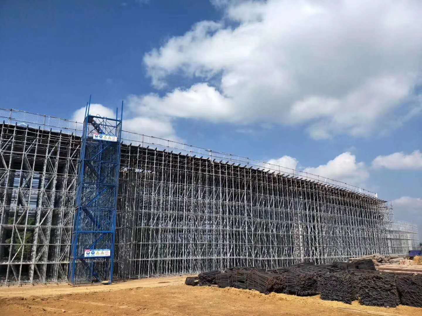 新疆烏魯木齊盤扣腳手架使用注意事項(圖1) 新疆烏魯木齊盤扣腳手架使用注意事項(圖1)